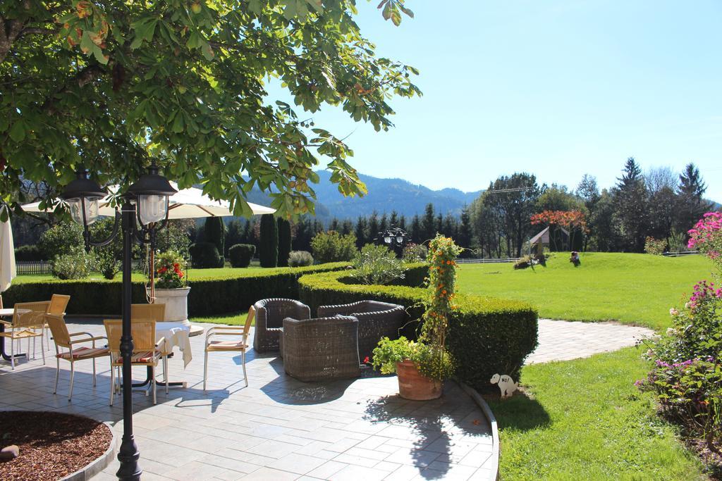 Hotel Dienstl Gut Launsdorf Экстерьер фото